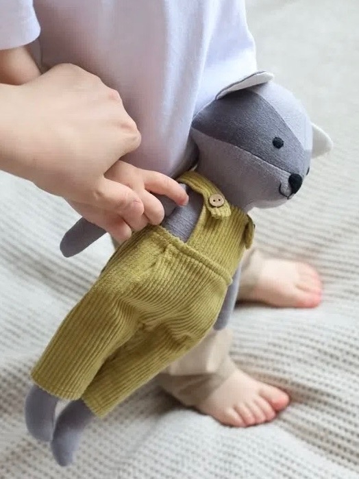 Игрушка из крапивы и вельвета