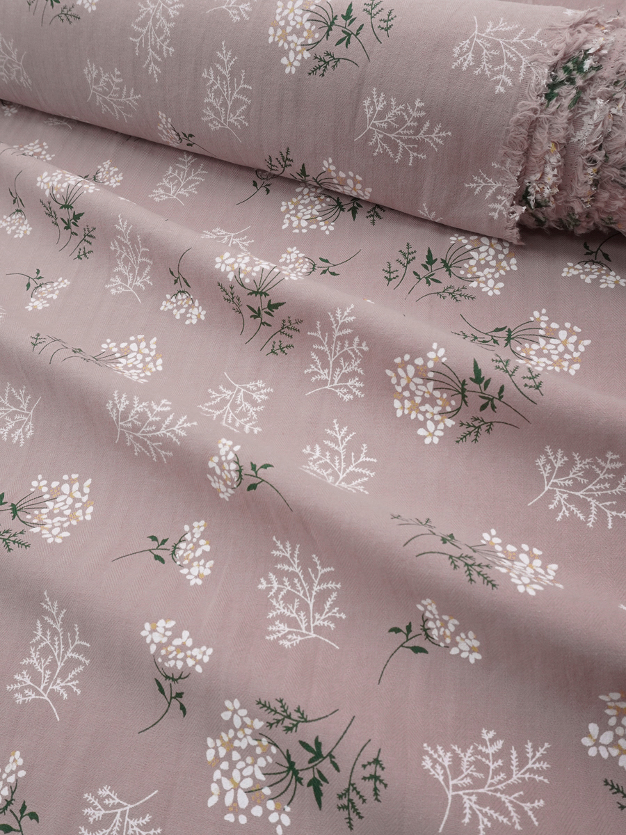 Плательный хлопок "Веточки ромашки на лилово-розовом", СОРТ2, ш.1.43м, хлопок-100%, 125гр/м.кв