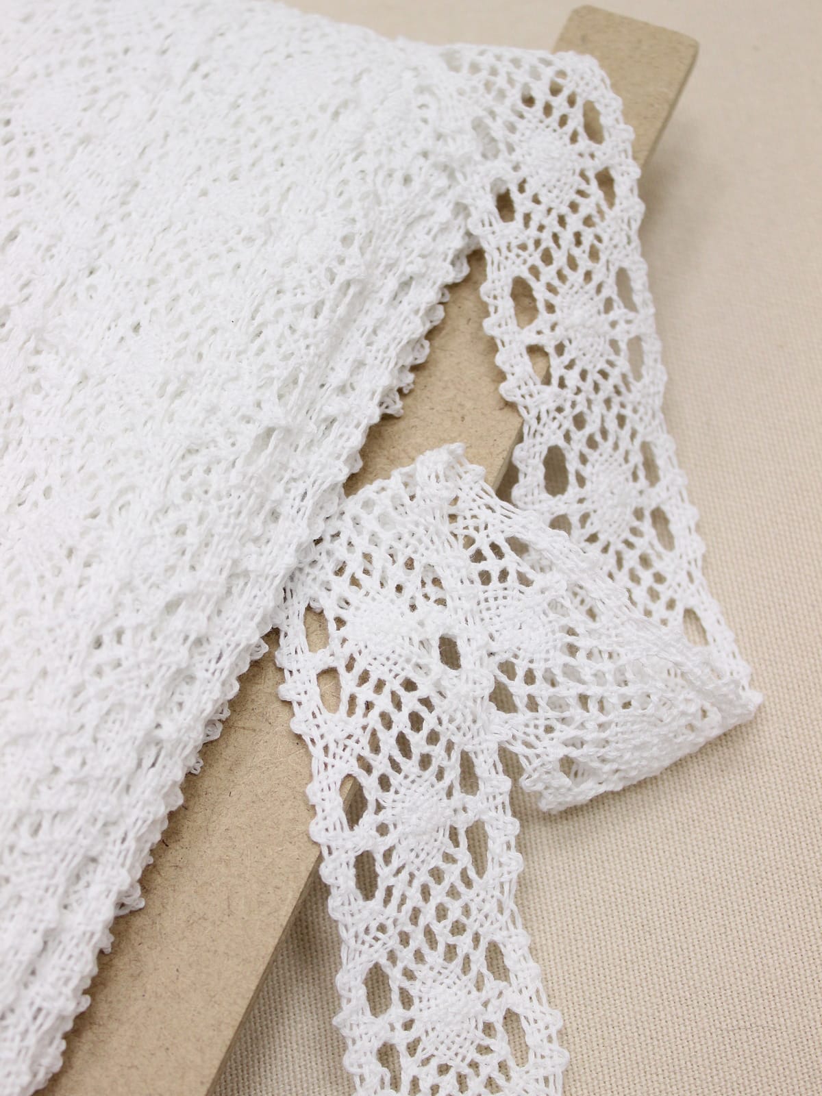 Кружево цв.белый, ш.40мм, хлопок-90%, п/э-10%