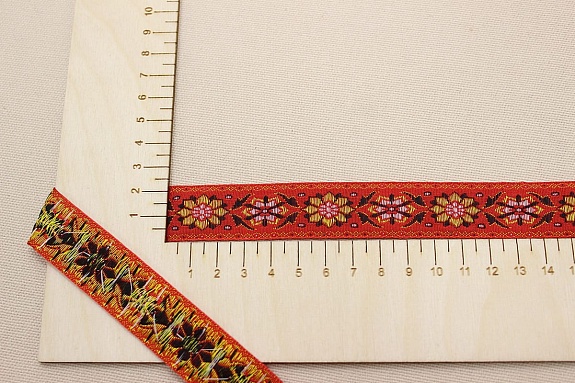 Жак.лента 23мм Темно-желтый/черный орнамент на красном