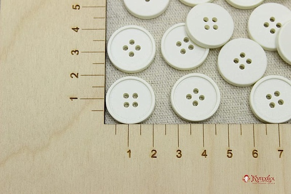 Пуговица пластмасса, цв.молочный с желтым оттенком, 20мм, 4 отверстия