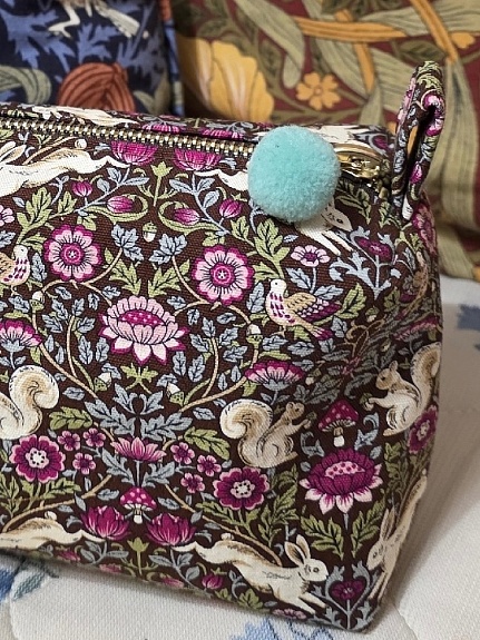 Косметичка из Интерьерного хлопка "Сказочная лужайка"