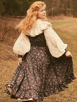 Платье из кружевного полотна и импортного хлопка  "Мелкие розовые букеты"