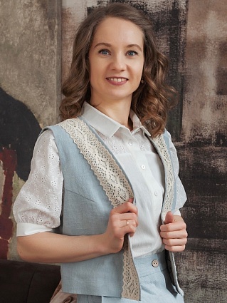 Жилет из крапивы в бирюзово-сером цвете