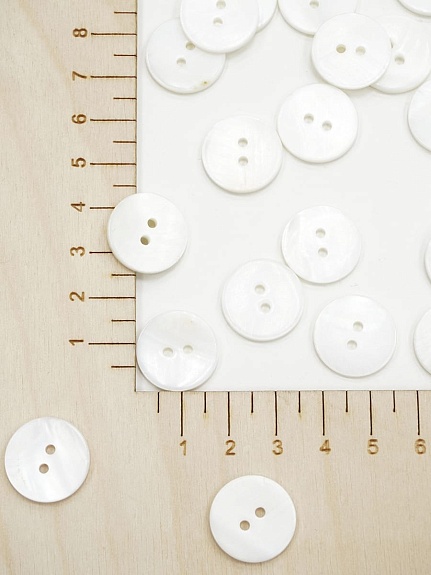 Пуговица перламутр, цв.молочно-белый, 18мм, 2 отверстия