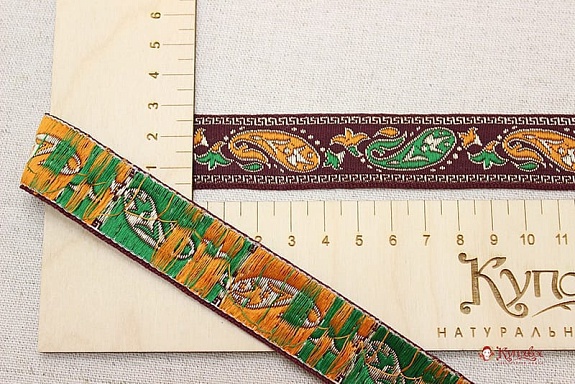 Жак.лента 24мм Зеленые/тыквенно-оранжевые огурцы на темно-вишневом