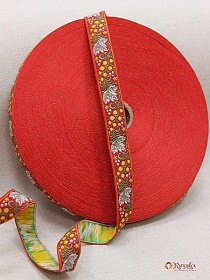 Жак.лента 23мм Желтые ягоды, белые листочки на красном