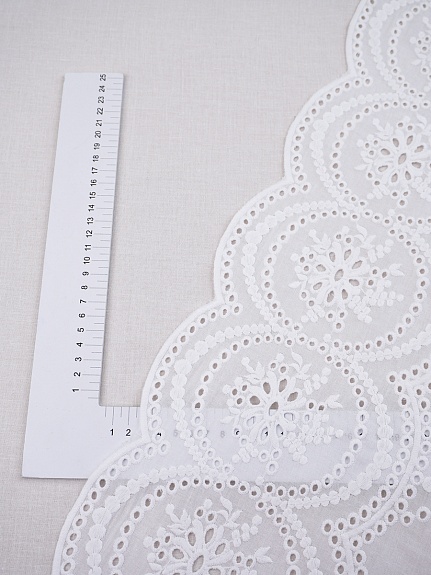 Шитье "Камея" (фестоны с 2х сторон) цв.молочно-белый, СОРТ2, ш.1.35м, хлопок-100%, батист, 80гр/м.кв