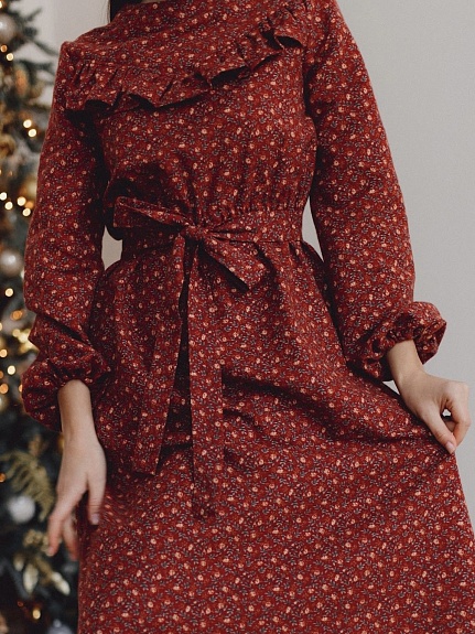 Платье из Теплого хлопка "Веточки-цветочки на бордово-красном"