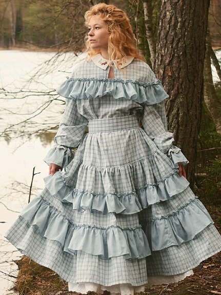 Платье из вареного хлопка и батиста в голубом цвете