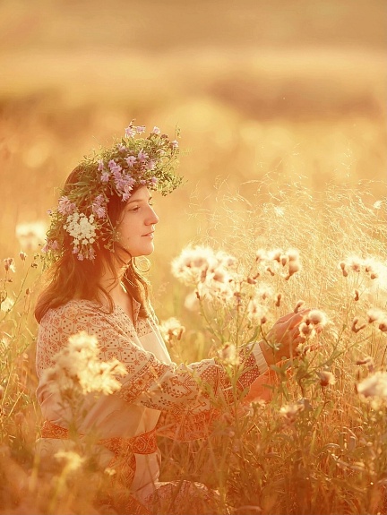 Платья в народном стиле из полульна и рогожки