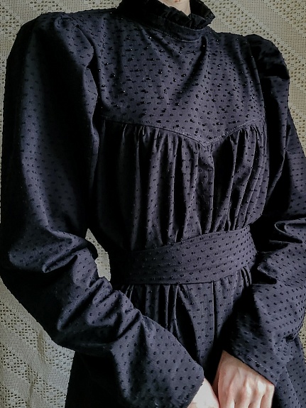 Платье из Фактурного хлопка "Шарики" в черном цвете