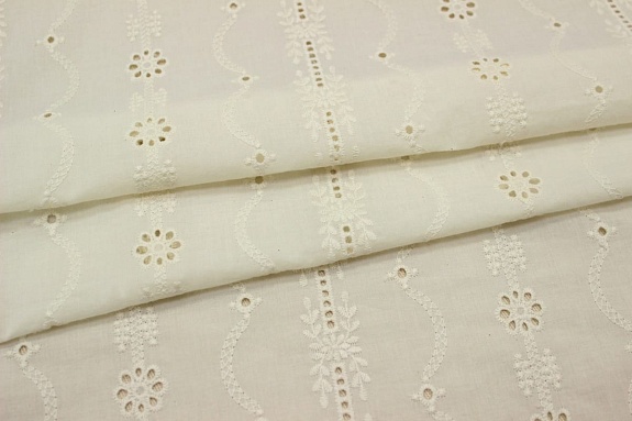 Шитье "Цветочное ожерелье" (фестоны с 2х сторон) цв.кремовый, ш.1.35м, батист, хл-100%, 80гр/м.кв
