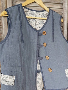 Стеганый жилет из крапивы и полульна 