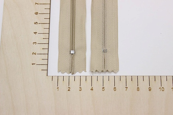 Молния юбочная (плательная) цв.телесно-бежевый, 16см