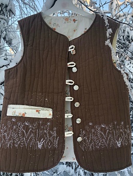 Жилет из хлопкольна в Бежево-коричневом цвете