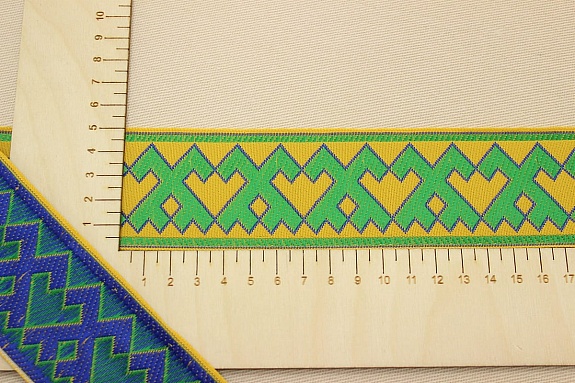 Жак.лента 50мм Зеленый орнамент народов севера на желтом