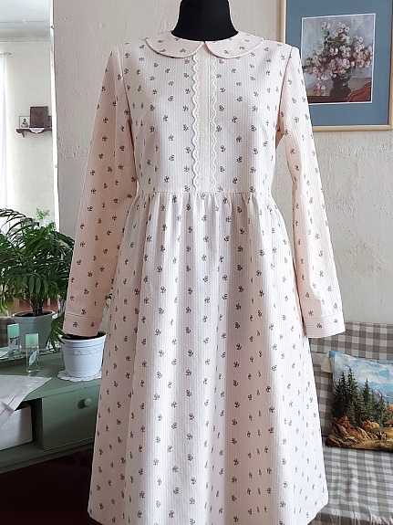 Платье из теплого хлопка "Маленькие розочки"