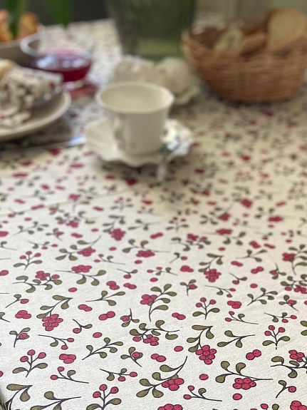 Скатерть из полульна "Брусника"