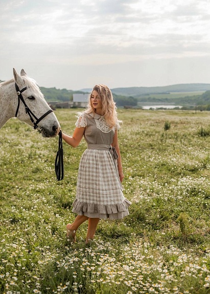 Платье с фартуком в стиле кантри изо льна
