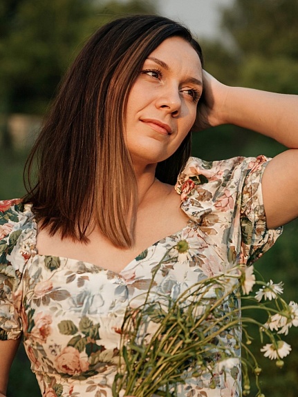 Платье из сатина "Великолепие роз на белом"