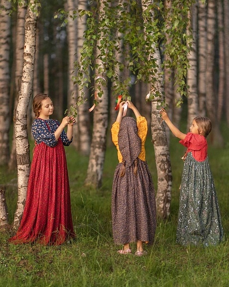 Сарафаны в народном стиле для тематической фотосессии