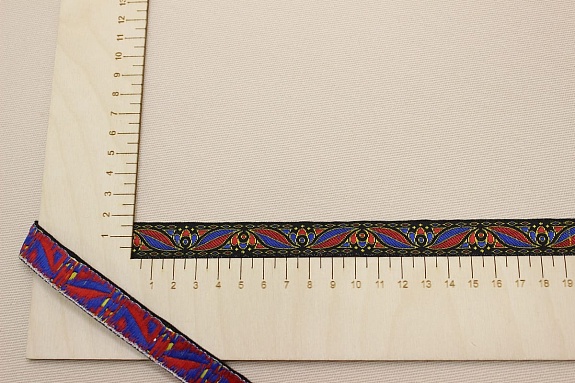 Жак.лента 17мм Красно-васильковые листики на черном