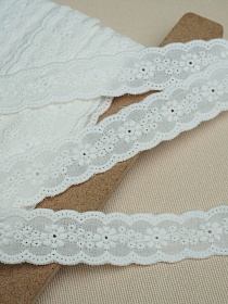 Шитье цв.молочно-белый (общая ширина 25мм, ширина вышивки 25мм), хлопок-100%, батист