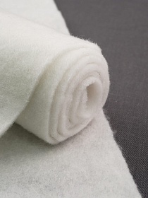 Шерстепон иглопробивной цв.белый, шерсть-70%, п/э-30%, ш.1.5м, 150гр/м.кв