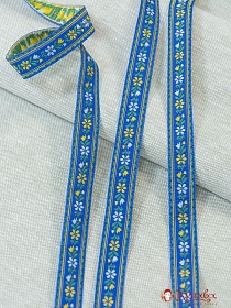 Жак.лента 18мм Желто-белые с зеленым цветы на синем