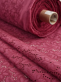 Шитье "Роскошь" цв.лиловая фуксия, СОРТ2, ш.1.45м (вышит.часть1.32м), батист, хлопок-100%, 80гр/м.кв