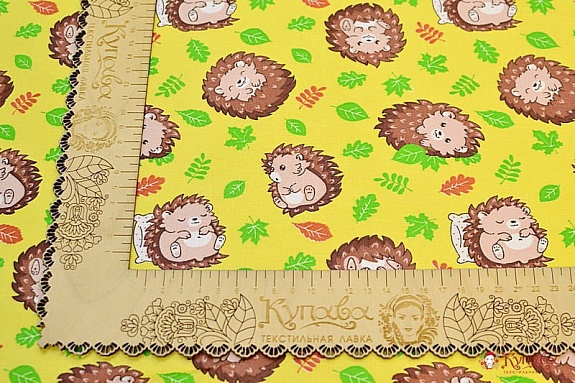 Бязь "Ежики в листочках" цв.желтый, ш.1,5м, хл-100%, 142гр/м.кв