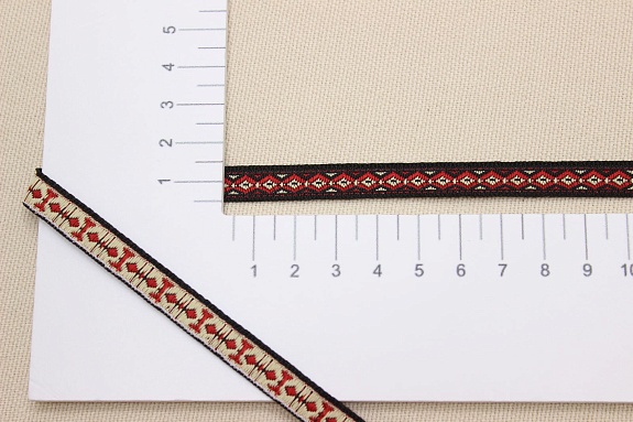 Жак.лента 10мм Красно-бежевый орнамент на черном