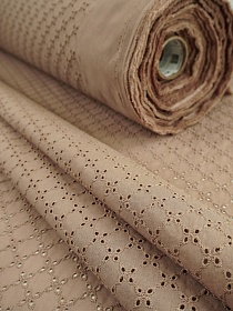 Шитье "Мелкие четырехлистники" цв.молочный шоколад, ш.1.5м (выш.часть 1.35м), батист, хл-100%