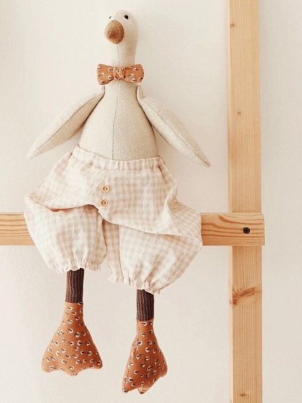 Игрушка Гуся из крапивы, вареного и теплого хлопка