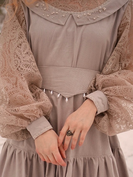 Платье из микровельвета в пепельно-сером цвете