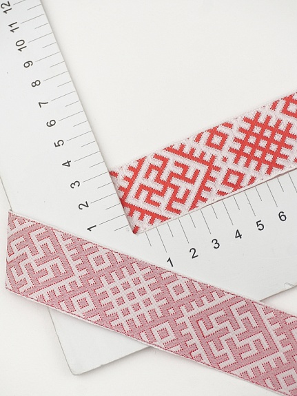 Жак.лента 33мм Красные славянские знаки на белом