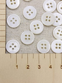 Пуговица перламутр, цв.молочный, 13мм, 4 отверстия