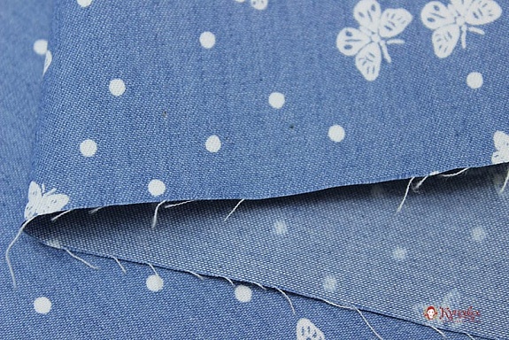 Джинсовая ткань "Бабочки с горошком на голубой джинсе", ш.1.47м, хлопок-85%,п/э-15%, 140гр/м.кв