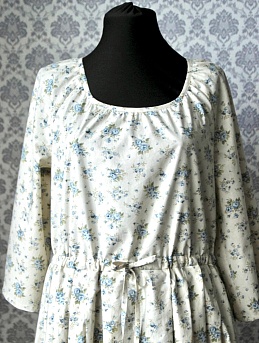 Платье из импортного хлопка "Голубые букетики роз" в бежево-оливковом цвете