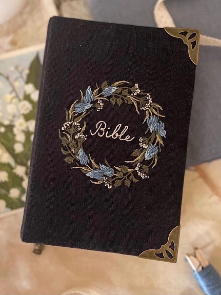 Обложка для книги из льна 100% с вышивкой