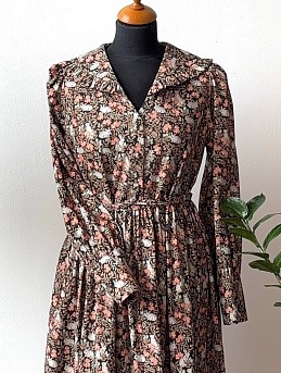 Платье из плательного хлопка "Ягодный плутишка" в черном цвете