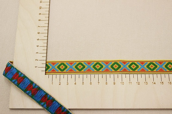 Жак.лента 19мм Зеленые ромбы/бирюзовые крестики на желтом