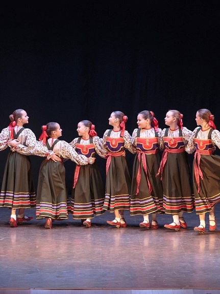 Народные сценические костюмы для хореографичееского коллектива