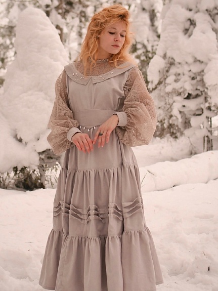 Платье из микровельвета в пепельно-сером цвете