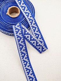 Жак.лента 24мм Белый оберег на васильковом, рис.8621/10