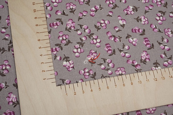 Мерный лоскут(ткань в отрезах) - Перкаль "Брусничные цветочки" цв.кофейно-лиловая дымка, ш.1.5м,