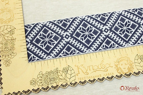 Жак.лента 69мм Крупная чернильно-синяя снежинка-орнамент на белом