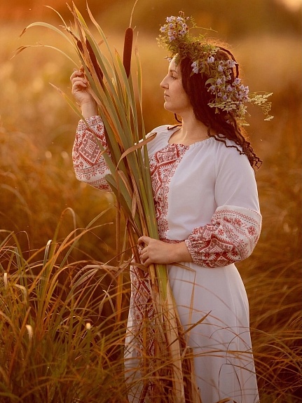 Платья в народном стиле из полульна и рогожки
