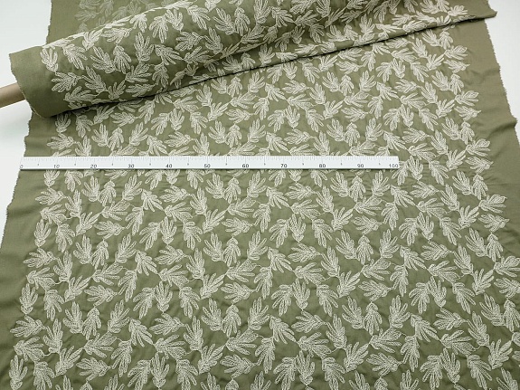 Полулен с вышитым рисунком "Дубовые листочки" цв.хаки, ш.1.35м(выш.часть1.2м), хл-50%, лен-50%